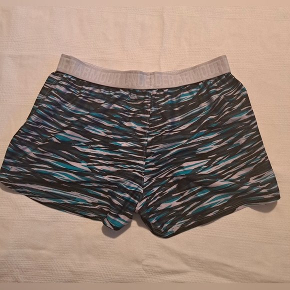 Under Armour size Medium shorts without liners, VGUC - Picture 3 of 4